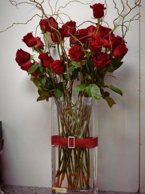 12-Stem-Roses-in-a-Vase